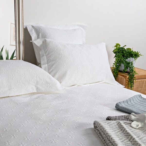 Matelasse Isabella Bedspread River Nile
